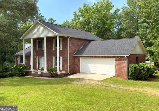 Photo 3 of Single family home for sale at 240 Riverview Rd, Jackson, GA 30233 | MLS# 10832035 | Listing updated on 2026-09-07