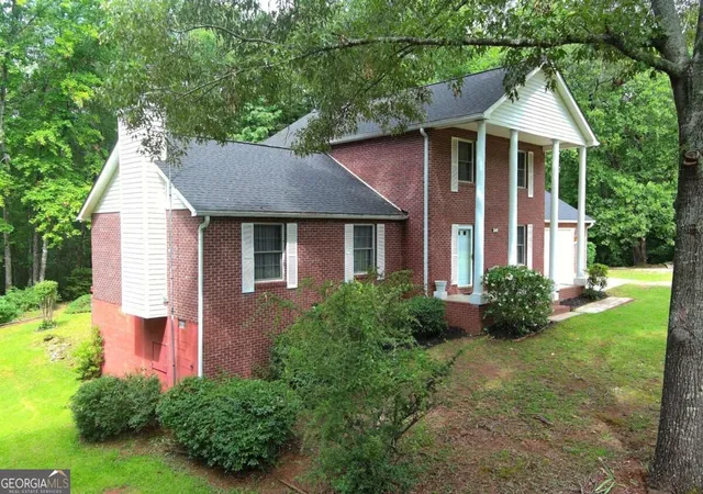 Photo 4 of Single family home for sale at 240 Riverview Rd, Jackson, GA 30233 | MLS# 10832035 | Listing updated on 2026-09-07
