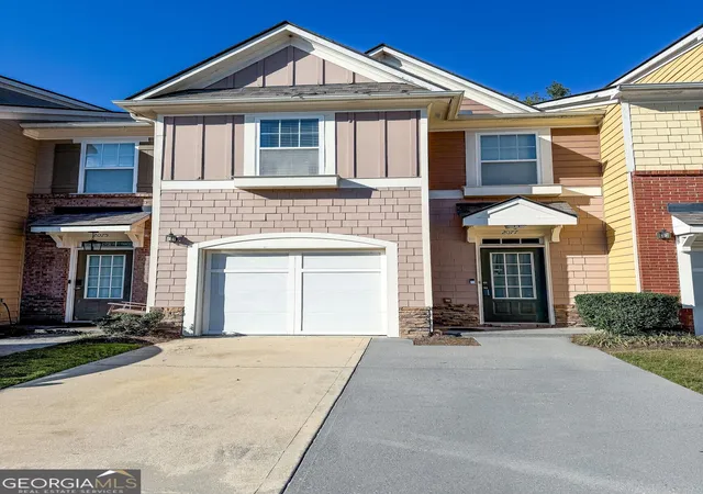 Townhouse for sale at 2077 Lakeshore Overlook Dr, Kennesaw, GA 30152 | MLS# 10873944