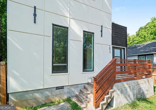 3rd image of 1073 Mayson Turner Rd Nw, Atlanta, GA 30314 | MLS# 10764267