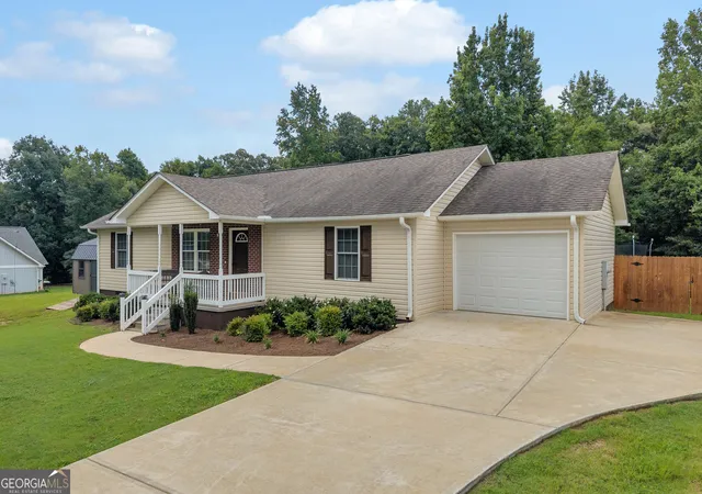 1st image of 423 N Point Cir, Hartwell, GA 30643 | MLS# 10814143