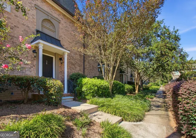 Listing Photo 1 - Condo for sale in building located at 6980 Roswell Rd, Sandy Springs, GA 30328 - Unit #C5