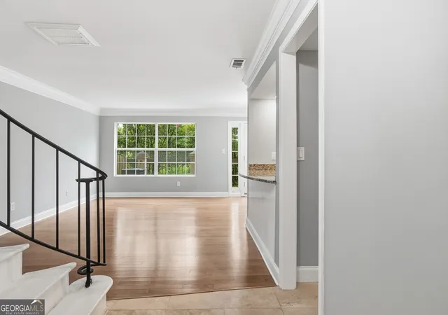 Listing Photo 4 - Condo for sale in building located at 6980 Roswell Rd, Sandy Springs, GA 30328 - Unit #C5