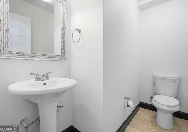Listing Photo 5 - Condo for sale in building located at 6980 Roswell Rd, Sandy Springs, GA 30328 - Unit #C5