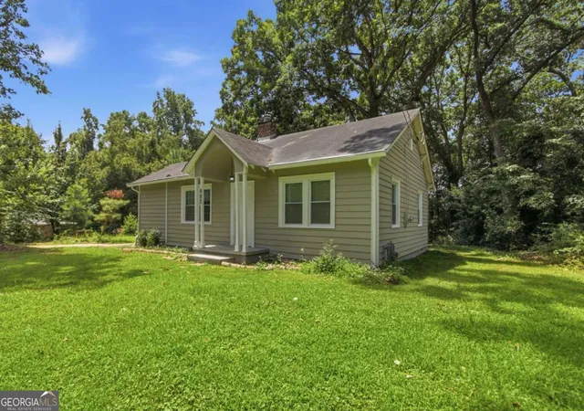 2nd image of 887 Ellis Rd, Stone Mountain, GA 30083 | MLS# 10807685