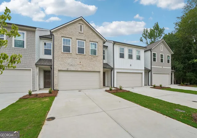 Photo 2 of Townhouse for sale at 320 Dearborn Dr, Cartersville, GA 30120 | MLS# 10808418 | Listing updated on 2026-09-14