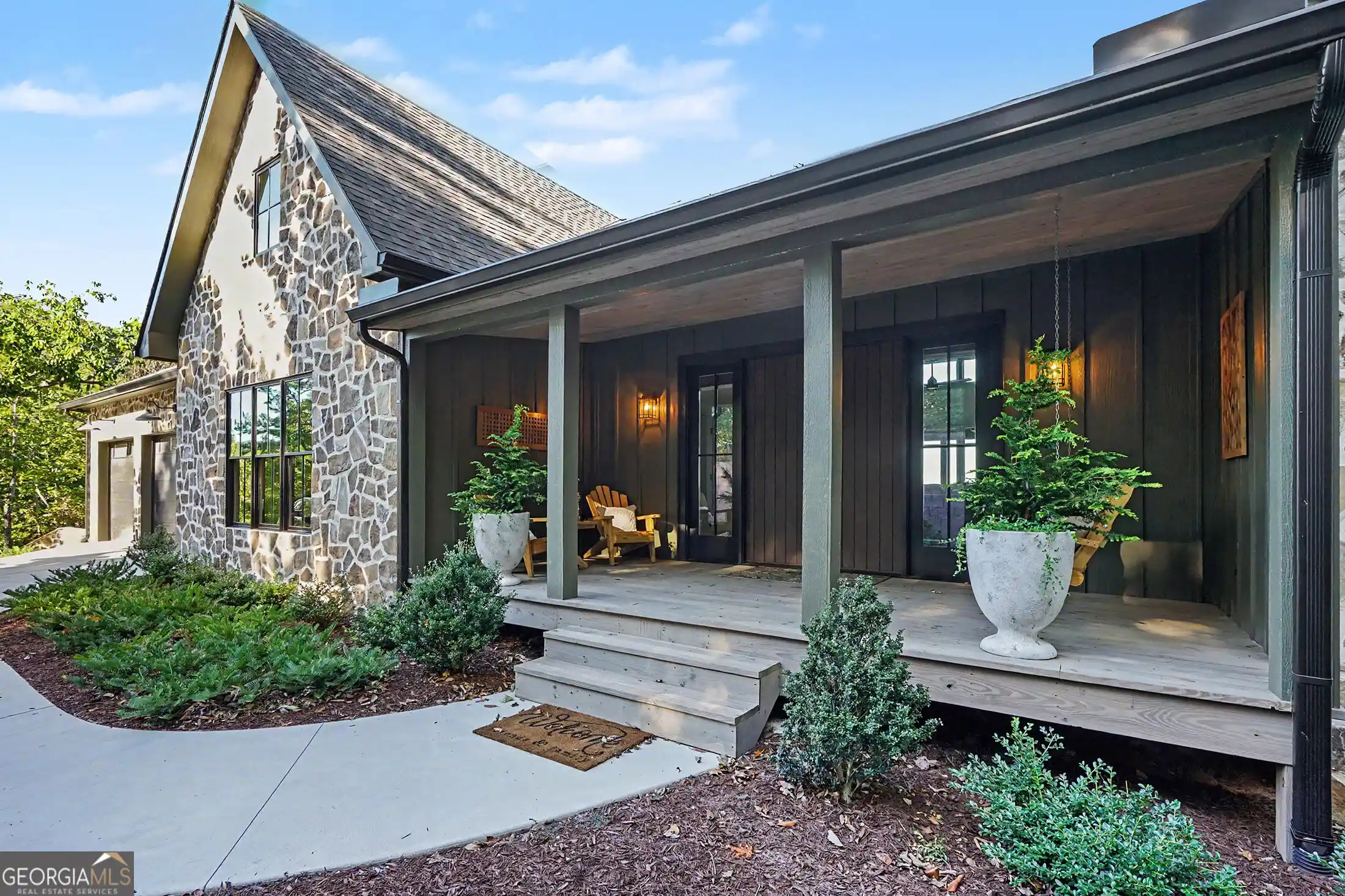 Photo 1 of Mansion for sale at 1095 Rabun Blfs Dr, Lakemont, GA 30552 | MLS# 10828989 | Listing updated on 2026-10-02