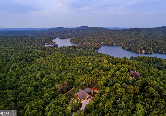 Photo 3 of Mansion for sale at 1095 Rabun Blfs Dr, Lakemont, GA 30552 | MLS# 10828989 | Listing updated on 2026-09-02