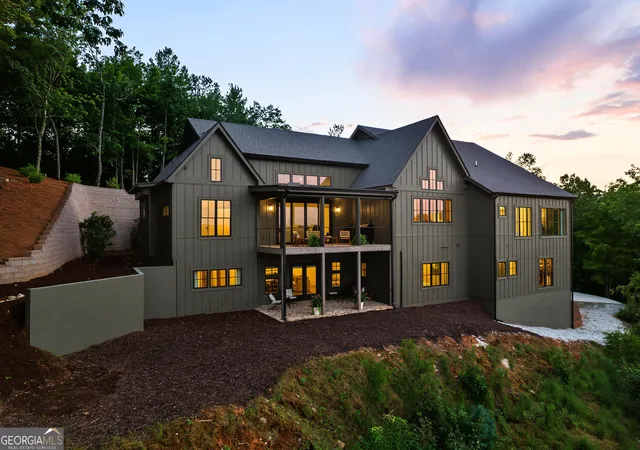 Photo 3 of Single family home for sale at 1095 Rabun Blfs Dr, Lakemont, GA 30552 | MLS# 10828989 | Listing updated on 2026-09-02