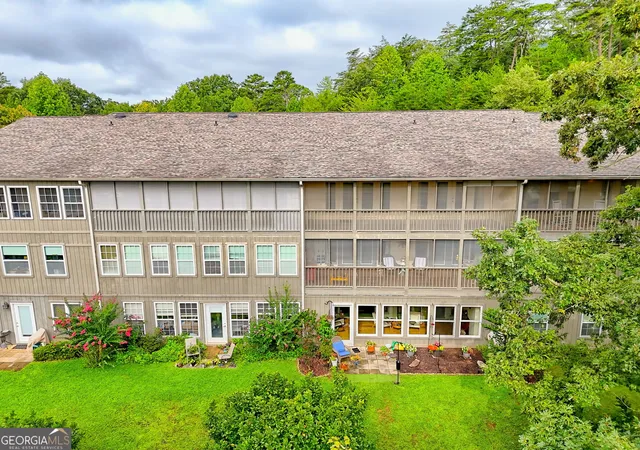 2nd image of 300 Ginger Creek Ln, Clayton, GA 30525
