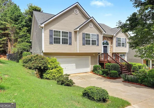 Single family home for sale at 4353 Flat Stone Ln, Snellville, GA 30039 | MLS# 10833696