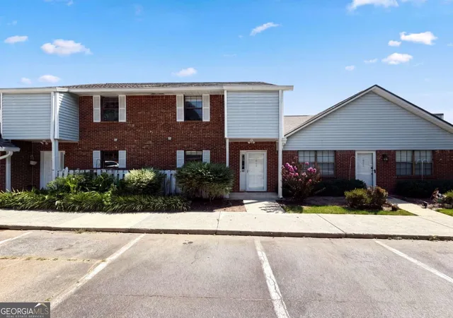 Photo 3 of Condo for sale at 5935 Wintergreen Rd, Norcross, GA 30093 | MLS# 10799195 | Listing updated on 2026-09-13