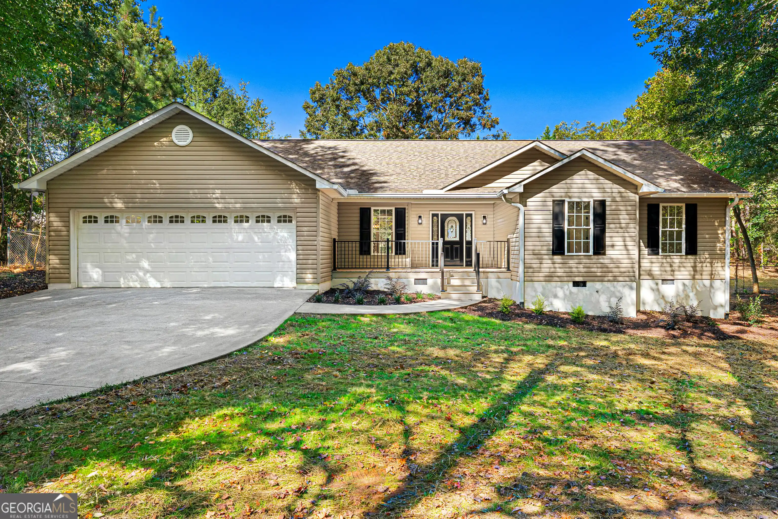 Single family home for sale at 416 Greenbriar Dr, Hartwell, GA 30643 | MLS# 10874131