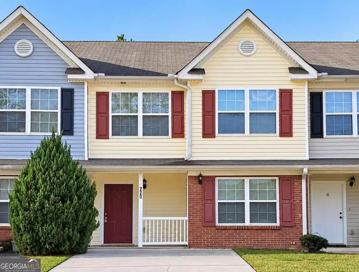 Townhouse for sale at 220 Parkway Rd, Union City, GA 30291 | MLS# 10876350
