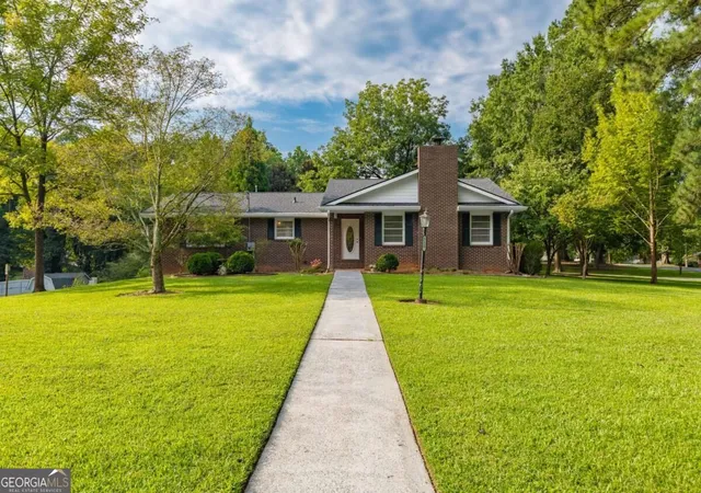 Photo 2 of Sale Pending at 5117 Lakewood Dr, Acworth, GA 30101 | MLS# 10830111 | Listing updated on 2026-09-06