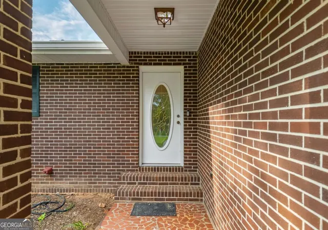 Photo 4 of Sale Pending at 5117 Lakewood Dr, Acworth, GA 30101 | MLS# 10830111 | Listing updated on 2026-09-06