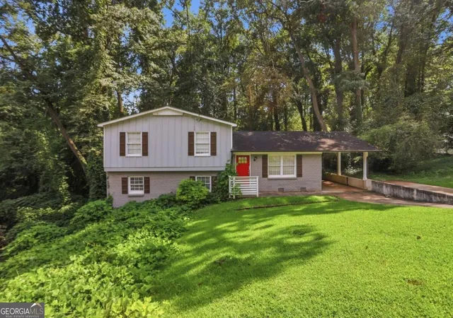 Photo 2 of Single family home for sale at 1633 Pine Glen Cir, Decatur, GA 30035 | MLS# 10832861 | Listing updated on 2026-09-23