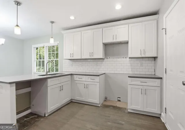 Photo 3 of Single family home for sale at 1633 Pine Glen Cir, Decatur, GA 30035 | MLS# 10832861 | Listing updated on 2026-09-23