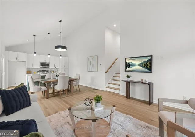 4th image of 1674 Mary George Ave Nw, Atlanta, GA 30318 | MLS# 10821773