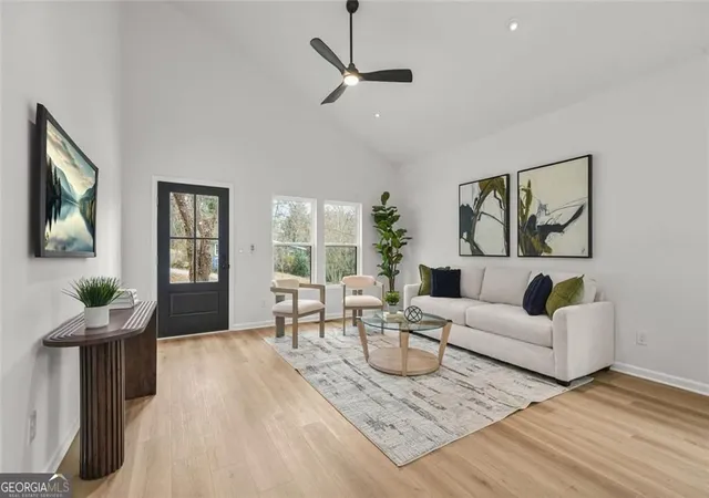 5th image of 1674 Mary George Ave Nw, Atlanta, GA 30318 | MLS# 10821773