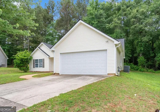 Photo 3 of Sale Pending at 216 Cane Ave Se, Social Circle, GA 30025 | MLS# 10773547 | Listing updated on 2026-09-02