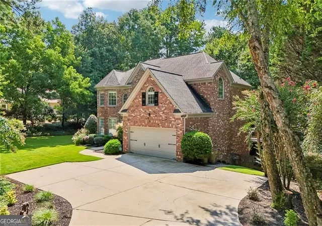 Photo 3 of Sale Pending at 6860 Sterling Dr, Suwanee, GA 30024 | MLS# 10826032 | Listing updated on 2026-09-09