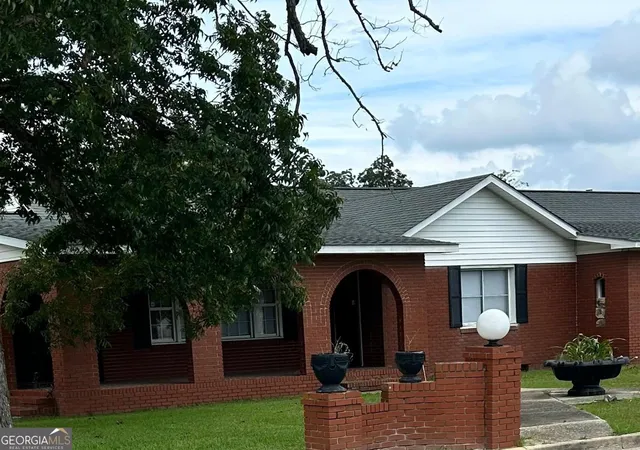 Photo 1 of Single family home for sale at 202 E 15th St, Alma, GA 31510 | MLS# 10835532 | Listing updated on 2026-09-16
