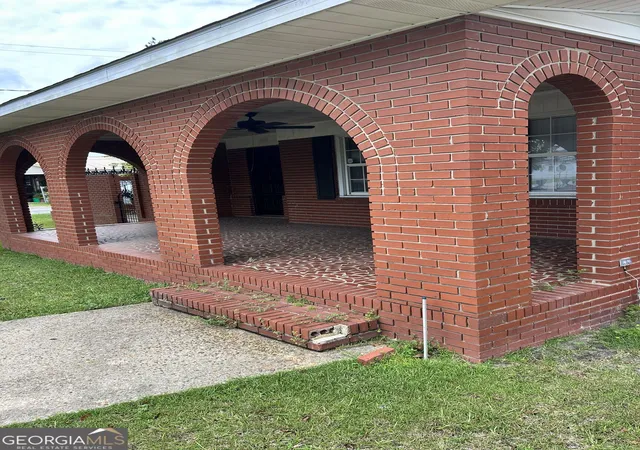 Photo 3 of Single family home for sale at 202 E 15th St, Alma, GA 31510 | MLS# 10835532 | Listing updated on 2026-09-16