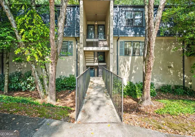 Photo 2 of Condo for sale at 141 Amherst Pl NW, Atlanta, GA 30327 | MLS# 10811103 | Listing updated on 2026-08-06