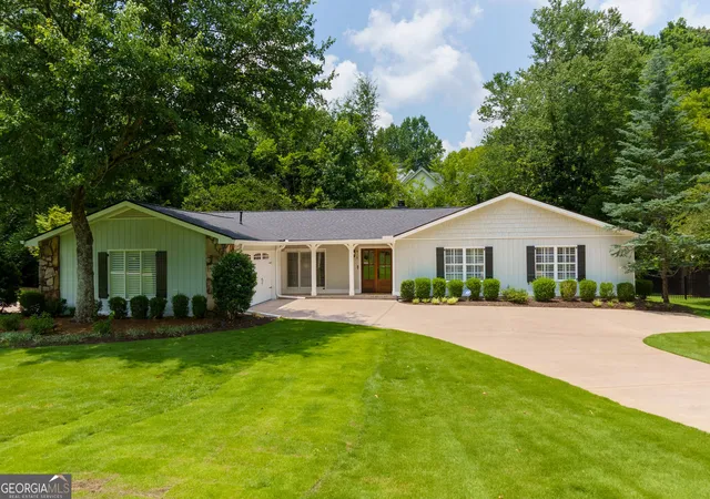 Photo 1 of Single family home for sale at 815 Fairfield Dr Dr, Marietta, GA 30068 | MLS# 10803109 | Listing updated on 2026-09-16