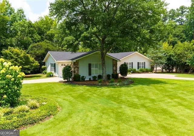 Photo 3 of Single family home for sale at 815 Fairfield Dr Dr, Marietta, GA 30068 | MLS# 10803109 | Listing updated on 2026-09-16