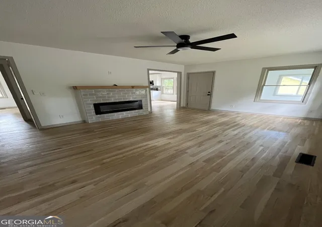 Photo 3 of Single family home for sale at 1124 Westmont Rd SW, Atlanta, GA 30311 | MLS# 10808505 | Listing updated on 2026-08-31