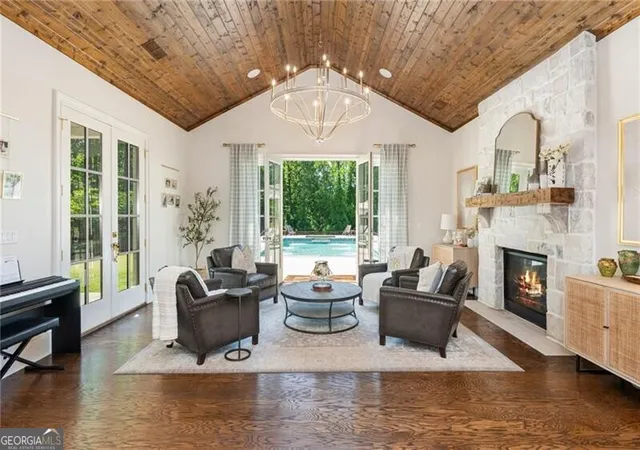 Photo 2 of Mansion for sale at 4184 Thompson Ml Rd, Buford, GA 30519 | MLS# 10737135 | Listing updated on 2026-05-04
