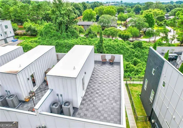 Listing Photo 2 - Condo for sale in building located at 2029 Memorial Dr, Atlanta, GA 30317 - Unit #32