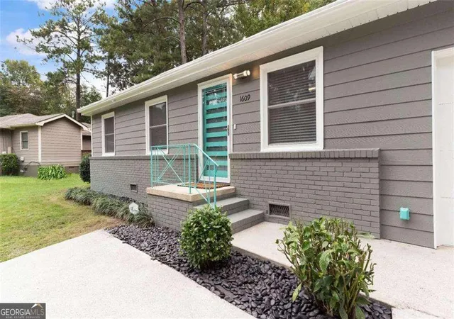 Photo 2 of Single family home for sale at 1608 Bridgeport Dr Nw, Atlanta, GA 30318 | MLS# 10824859 | Listing updated on 2026-08-27