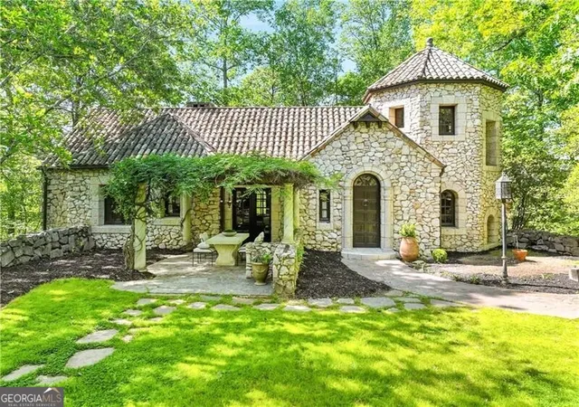 Photo 1 of Single family home for sale at 2100 W Wesley Rd, Atlanta, GA 30327 | MLS# 10643066 | Listing updated on 2026-06-11