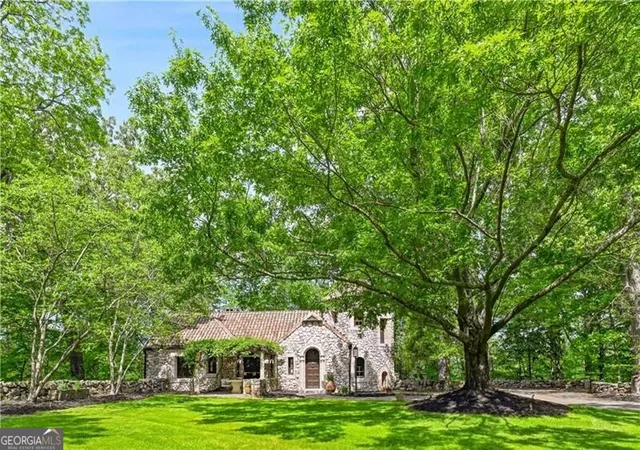 Photo 2 of Single family home for sale at 2100 W Wesley Rd, Atlanta, GA 30327 | MLS# 10643066 | Listing updated on 2026-06-11