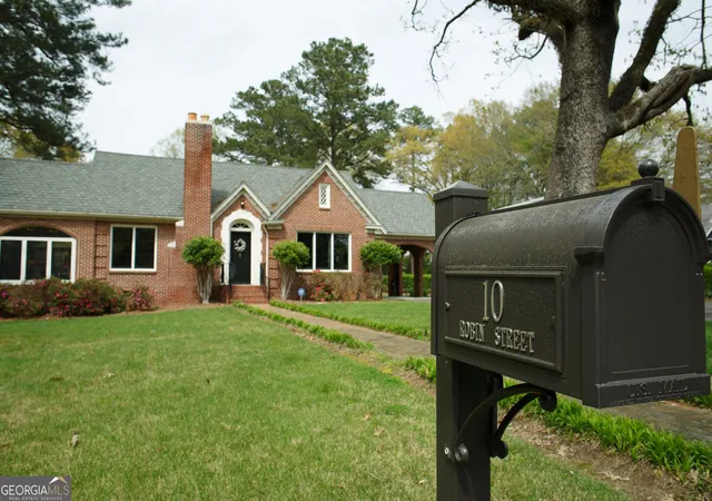 Photo 3 of Sale Pending at 10 Robin St Nw, Rome, GA 30165 | MLS# 10832673 | Listing updated on 2026-09-11