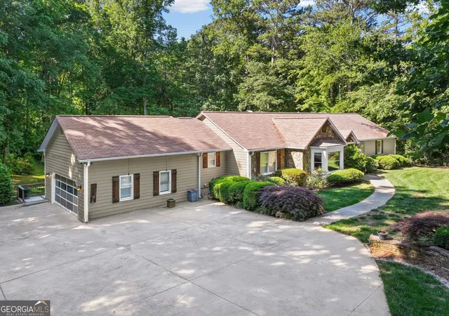 Photo 2 of Single family home for sale at 1530 Woodstock Rd, Roswell, GA 30075 | MLS# 10794316 | Listing updated on 2026-08-12