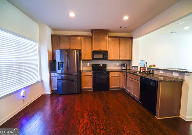Photo 4 of Townhouse for sale at 969 Society Cir SW, Atlanta, GA 30331 | MLS# 10784295 | Listing updated on 2026-10-04