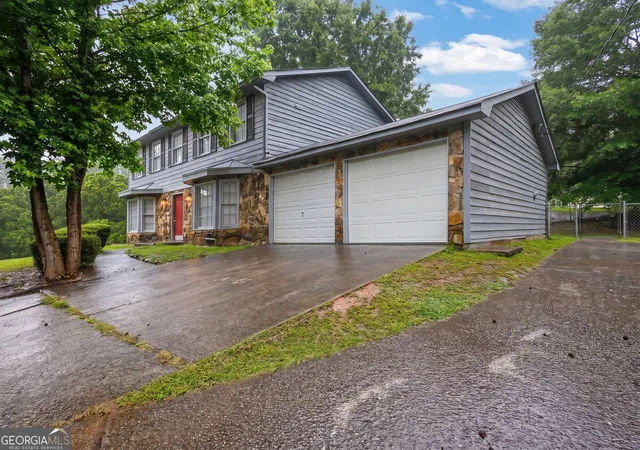 Photo 2 of Single family home for sale at 8673 Plumtree Dr, Riverdale, GA 30274 | MLS# 10781196 | Listing updated on 2026-09-15
