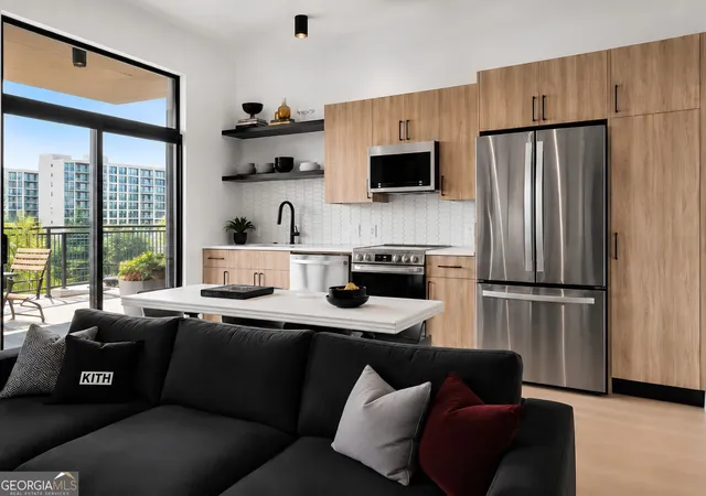 Photo 3 of Condo for sale at 567 Ponce De Leon Ave #414, Atlanta, GA 30308 | MLS# 10829850 | Listing updated on 2026-09-21