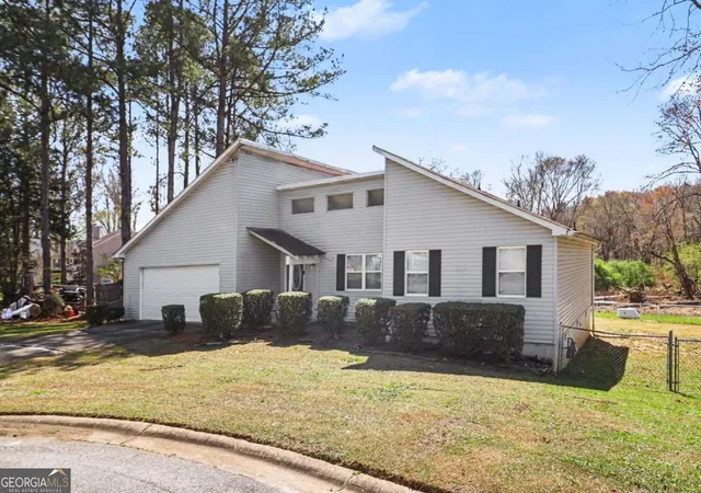Photo 2 of Single family home for sale at 632 Woodknoll Ct, Jonesboro, GA 30238 | MLS# 10713027 | Listing updated on 2026-09-21