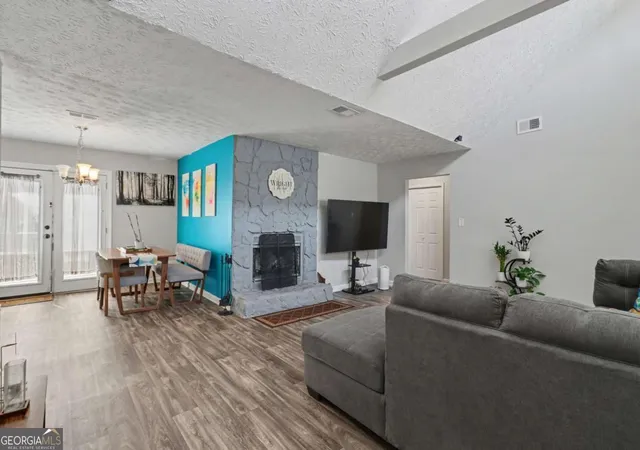 Photo 3 of Single family home for sale at 632 Woodknoll Ct, Jonesboro, GA 30238 | MLS# 10713027 | Listing updated on 2026-09-21
