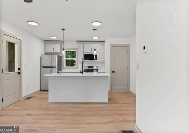 Photo 2 of Single family home for sale at 1111 Parkview Dr, Griffin, GA 30224 | MLS# 10833398 | Listing updated on 2026-08-26