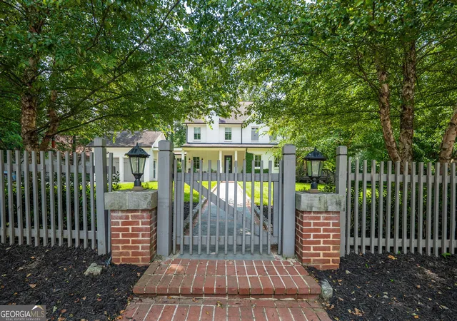 Photo 4 of Single family home for sale at 3882 Wieuca Rd, Atlanta, GA 30342 | MLS# 10817307 | Listing updated on 2026-08-15
