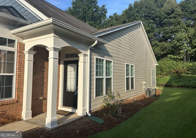 Photo 3 of Single family home for sale at 6372 Rockpoint Ln, Hoschton, GA 30548 | MLS# 10761850 | Listing updated on 2026-10-04