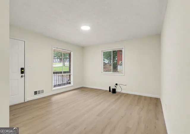 Photo 4 of Single family home for sale at 6186 Green Acres Dr Sw, Covington, GA 30014 | MLS# 10826131 | Listing updated on 2026-09-07