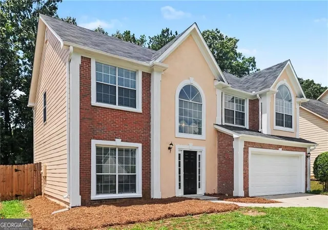 Photo 3 of Sale Pending at 305 Saddle Bridge Dr, Alpharetta, GA 30022 | MLS# 10825716 | Listing updated on 2026-09-17
