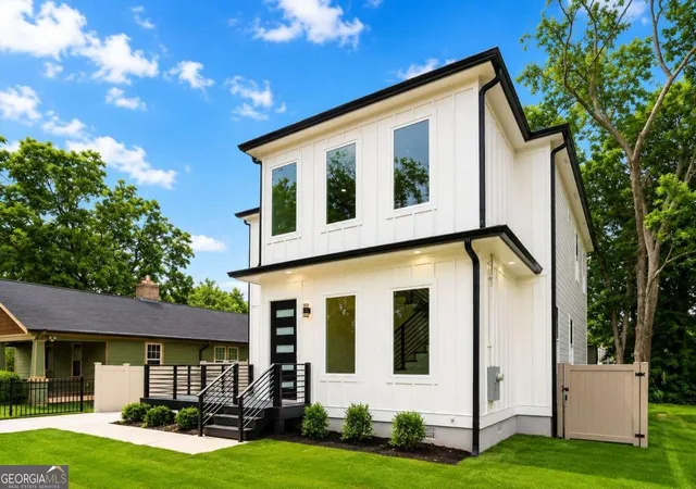 2nd image of 1643 Walker Ave, Atlanta, GA 30337 | MLS# 10805787